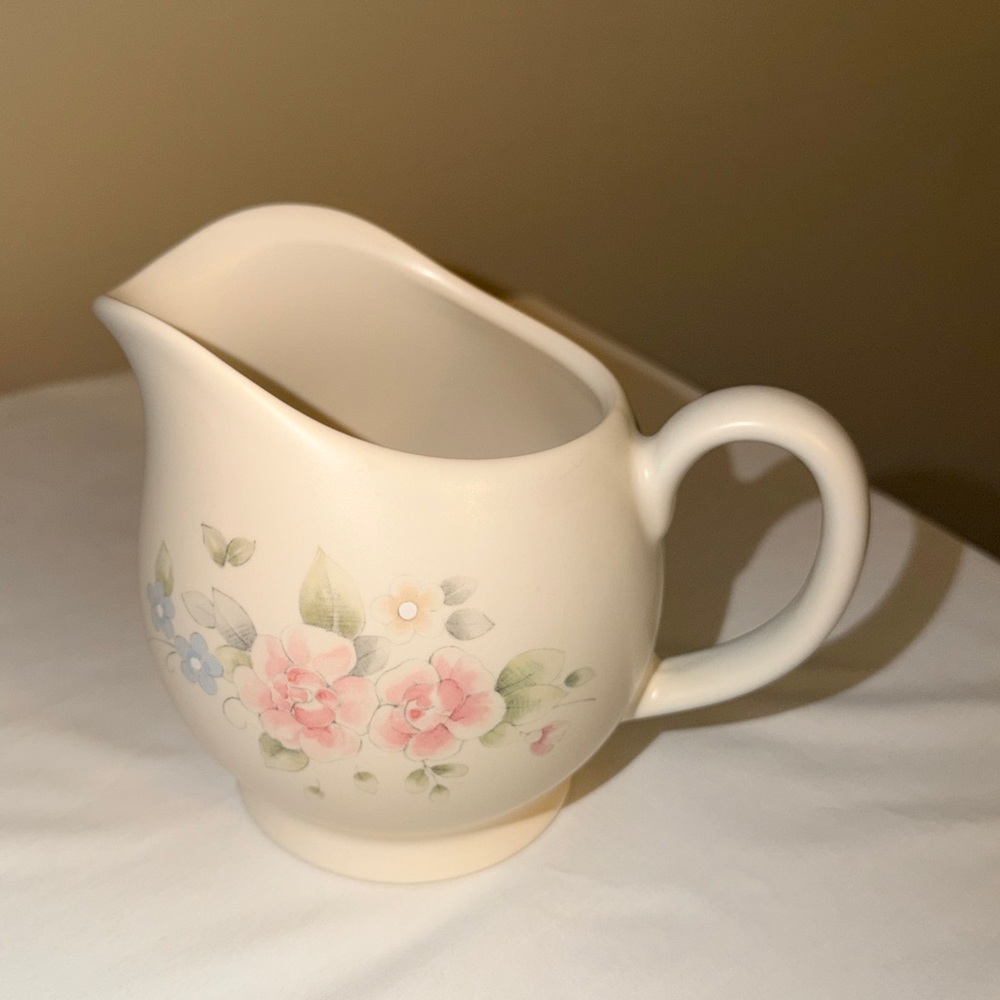 Pfaltzgraff Tea Rose Creamer pitcher